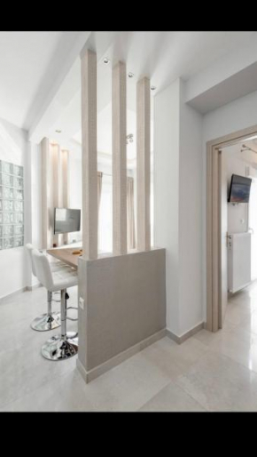 Central sunny ap 50sqm 2 balconies -Elenas Hospitality -